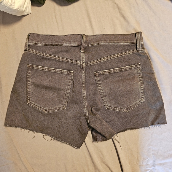 Gap Low Stride Short - Picture 3 of 5